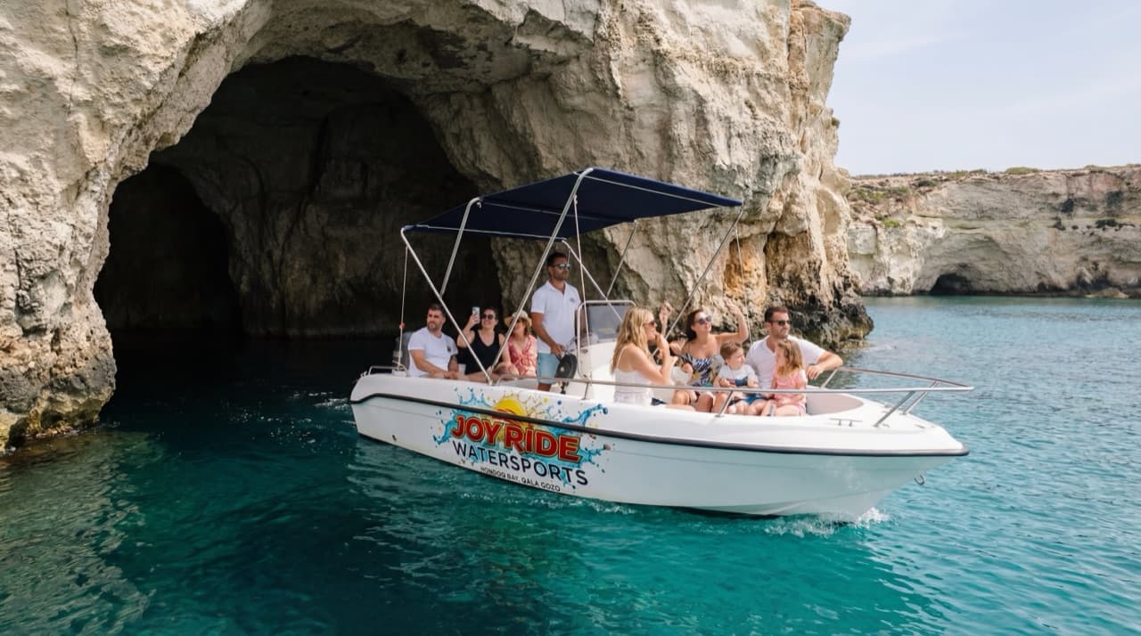 20-Minute Cave Tour and Blue Lagoon Stop