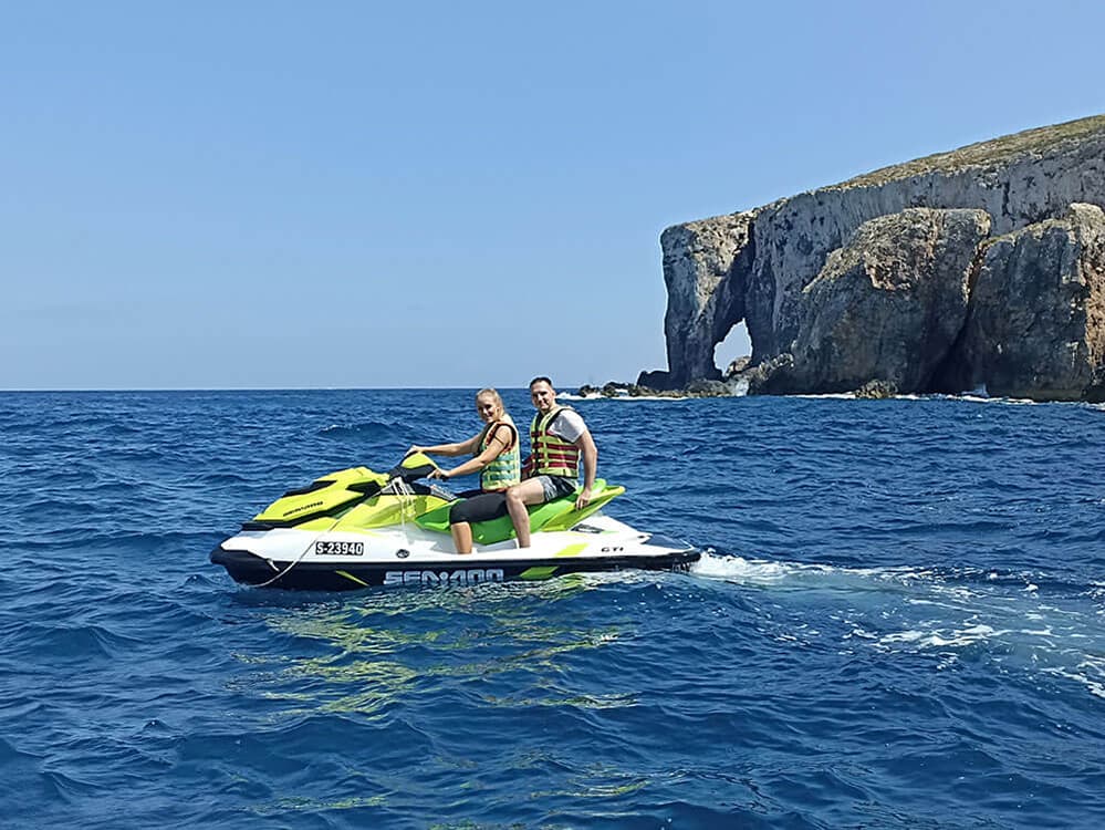 Jet ski rounding Elephant Rock